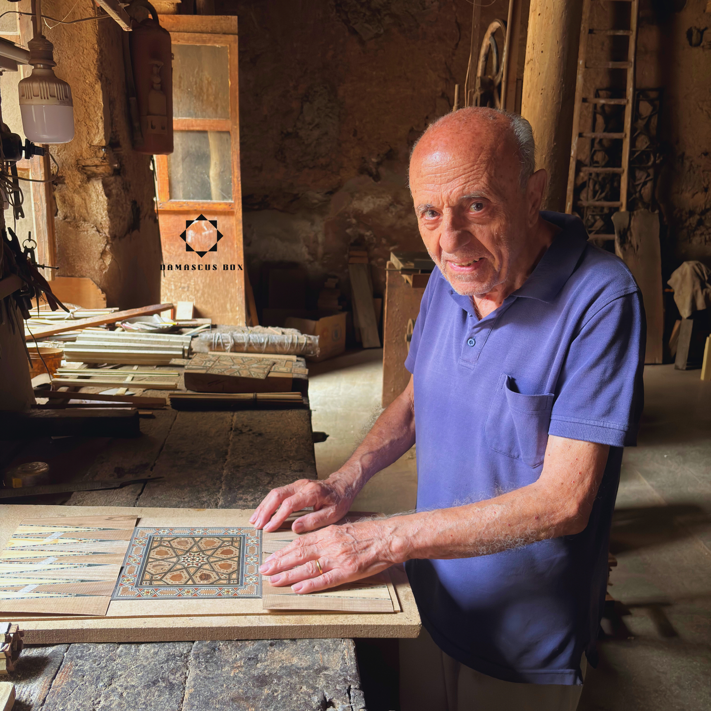 Boîte en Mosaïque Damasquine Faite à la Main par le Maître Gaby Al Dayeh – Nacre et Velours