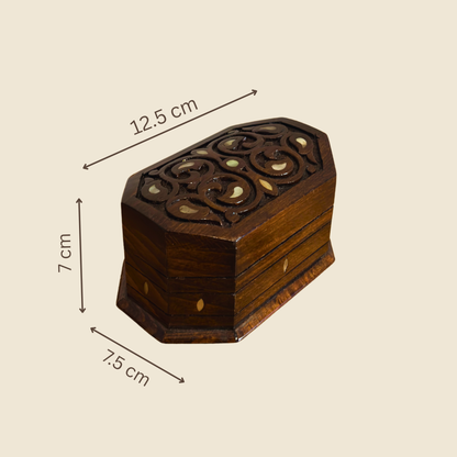 Handgesneden Beukenhouten Doos – Walnootafwerking & Parelmoer