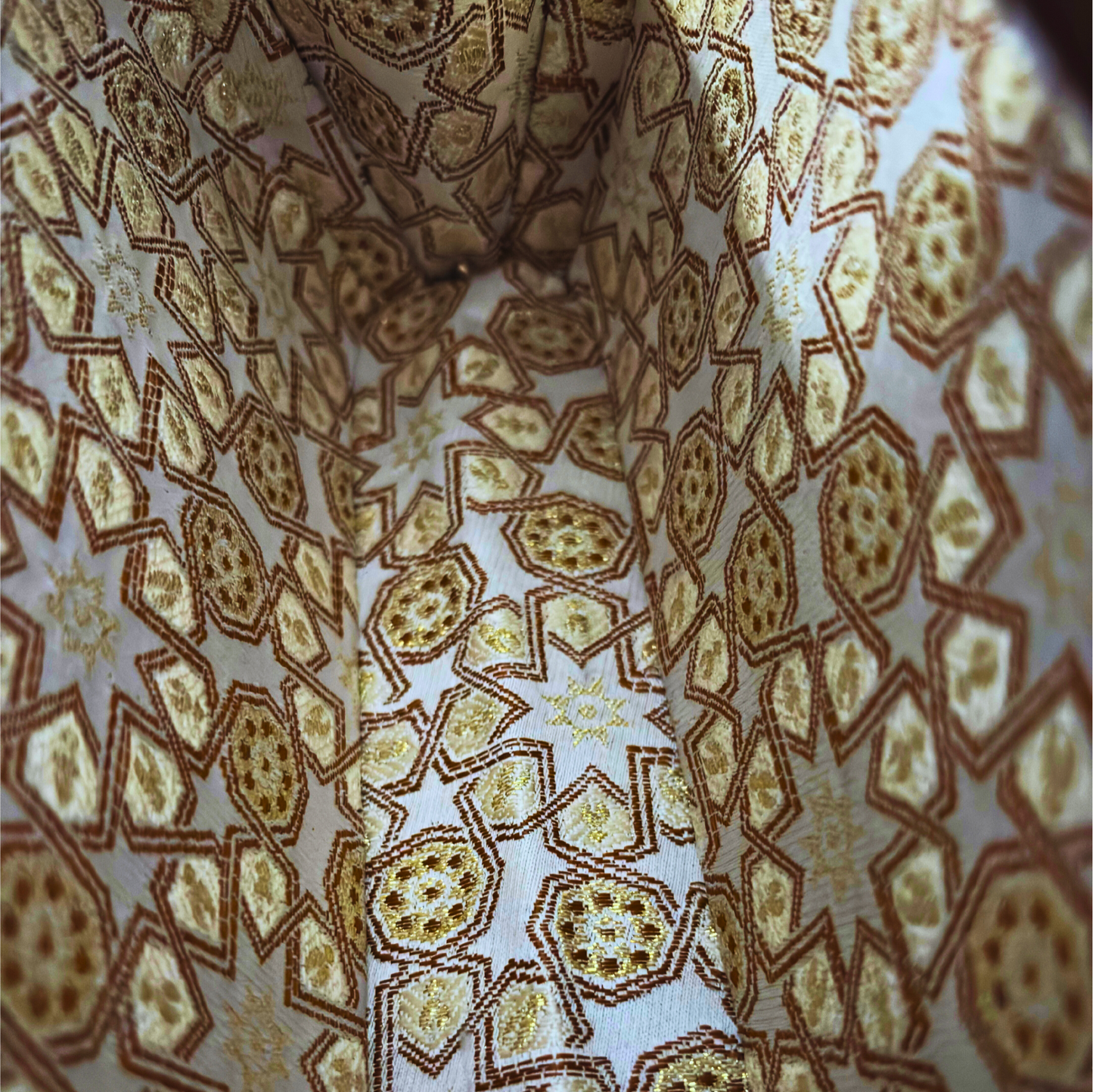 Zenobia – Luxuriöse Damast-Mosaik Clutch mit Perlmutt Intarsie & Brokat Innenfutter