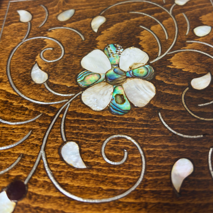 Caja Damasquina de Lujo Hecha a Mano – Nácar y Terciopelo