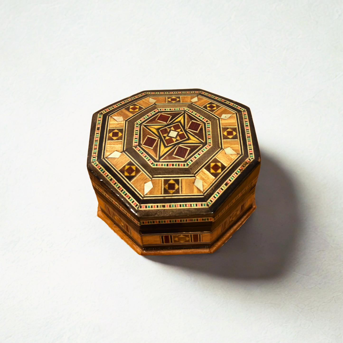 صندوق موزاييك دمشقي – حرفة يدوية وأناقة مخملية